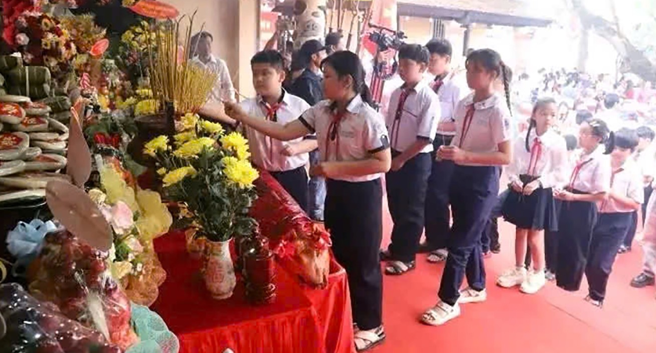 cac-en-hoc-sinh-dang-huong-1777197370.jpg