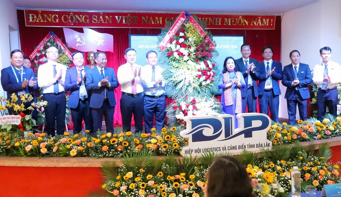 phien-hop-dau-tien-1778228262.jpg