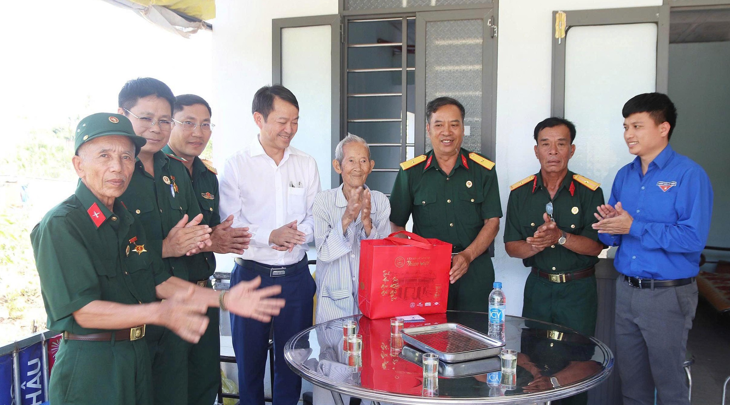 doan-tham-nha-ong-tru-1778325797.jpg