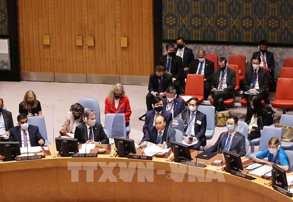 172632-chu-tich-nuoc-nguyen-xuan-phuc-phat-bieu-tai-phien-thao-luan-cap-cao-cua-hoi-dong-bao-an-ve-bien-doi-khi-hau-1632739771.jpg