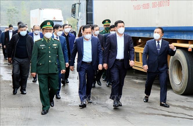 vna-potal-bo-truong-bo-cong-thuong-lam-viec-voi-tinh-lang-son-ve-giai-quyet-un-tac-hang-hoa-stand-1643027421.jpeg