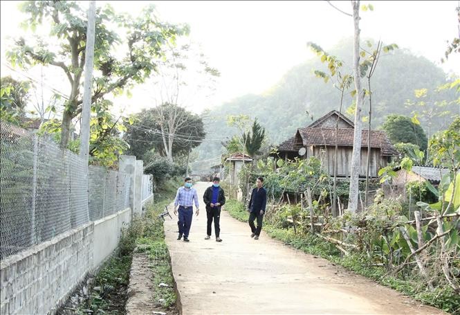 vna-potal-son-la-sac-xuan-noi-vung-tai-dinh-cu-ghi-chu-anh-kem-bai-viet-hom-nay-sac-xuan-noi-vung-tai-dinh-cu-thuy-dien-son-la-o-ban-kinh-te-stand-1643777783.jpeg