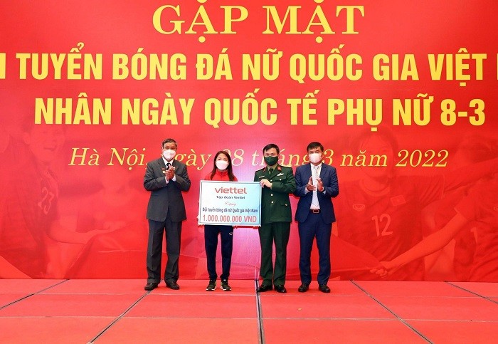 viettel-tang-1-ty-dong-toi-doi-tuyen-bong-da-nu-viet-nam-1646750512.jpg