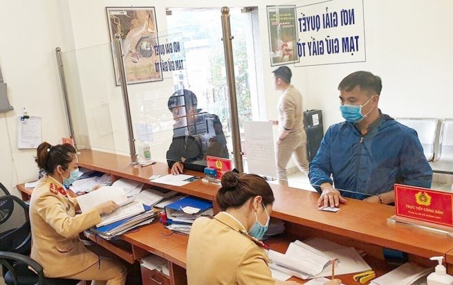 nguoi-vi-pham-giao-thong-co-the-nop-phat-truc-tuyen-tai-nha-tu-13-1647833653.jpg