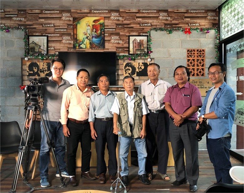 e-kip-lam-viec-voi-nha-van-nguyen-thanh-tyjpg-photos-1648975487.jpg