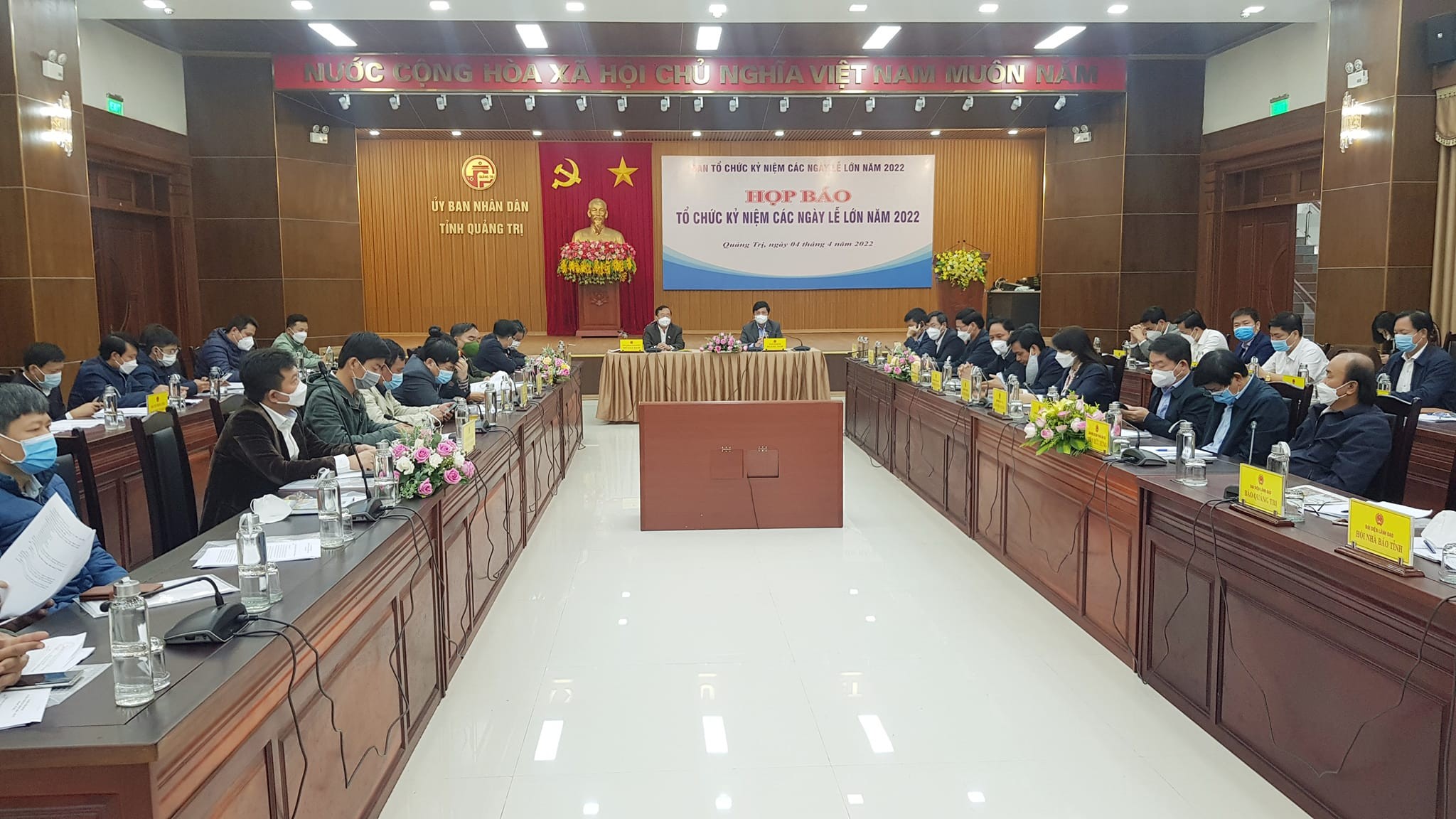 toan-canh-buoi-hop-bao-1649122677.jpg