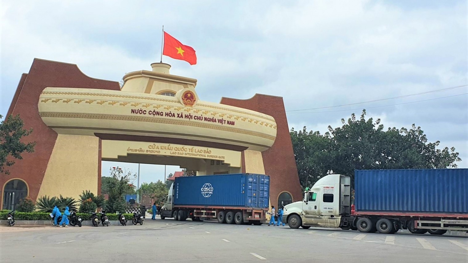 luu-thong-hang-hoa-qua-cua-khau-quoc-te-lao-bao-ngay-mot-tang-cao-anh-trung-tam-van-hoa-thong-tin-the-duc-the-thao-huyen-huong-hoa-1650088368.jpg