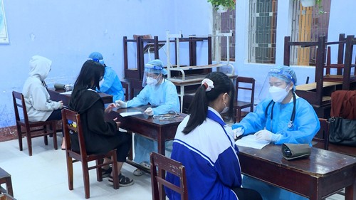 truong-thcs-nguyen-chi-dieu-to-chuc-tiem-phong-covid-19-cho-hoc-sinh-12-tuoi-1650593444.jpg