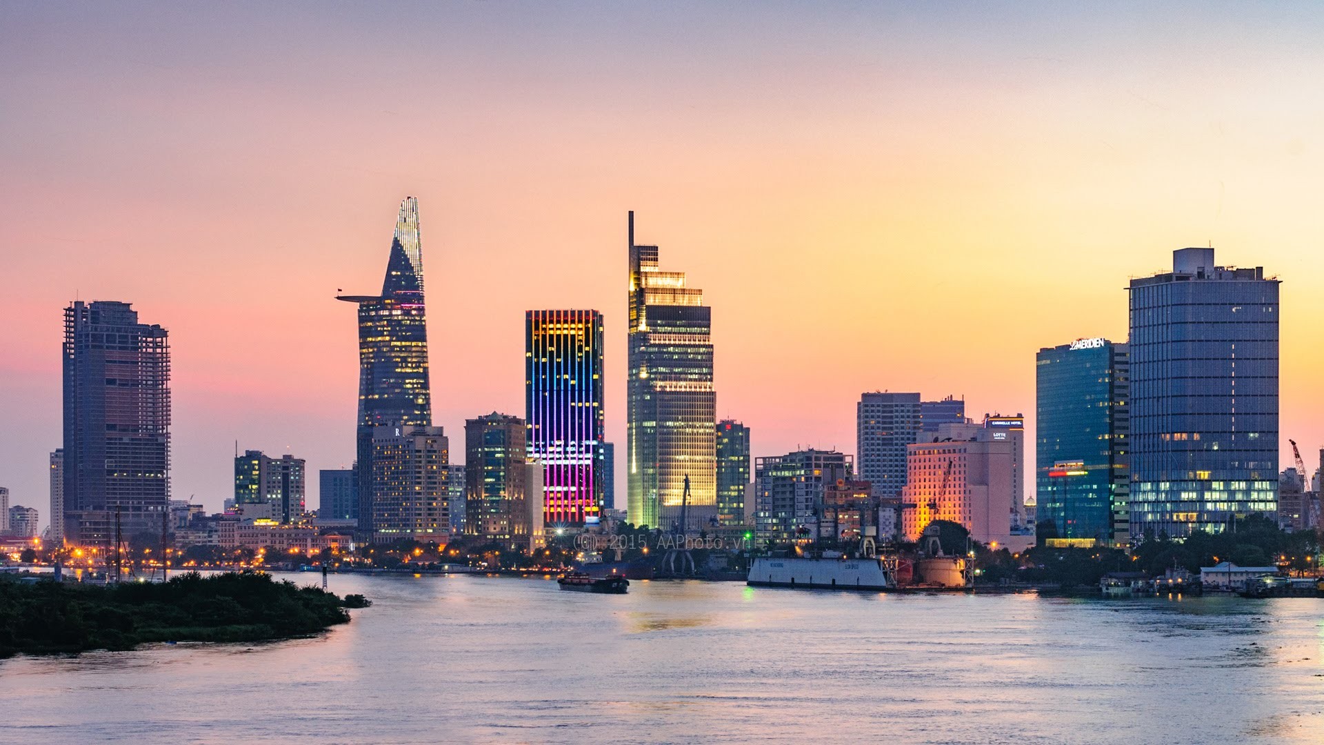 Thành phố Hồ Chí Minh khẳng định sức sống mạnh mẽ, tiên phong đổi mới, xây dựng và phát triển vì cả nước, cùng cả nước