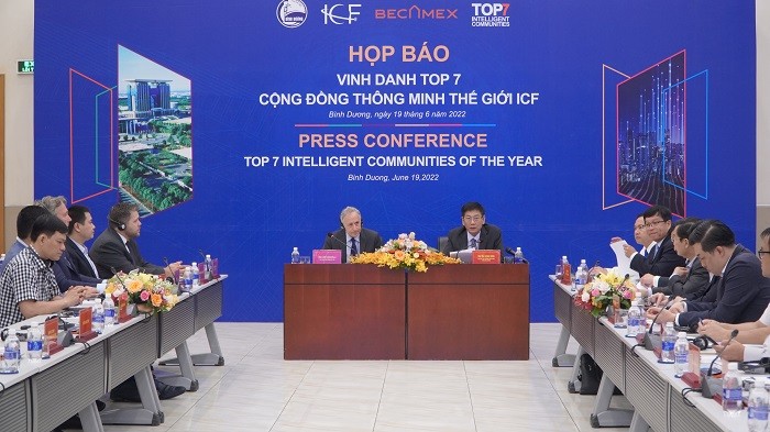 lanh-dao-chu-tri-hop-bao-1655637662.jpg