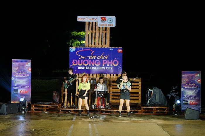 san-choi-duong-pho-tang-qua-3-1656288977.jpg