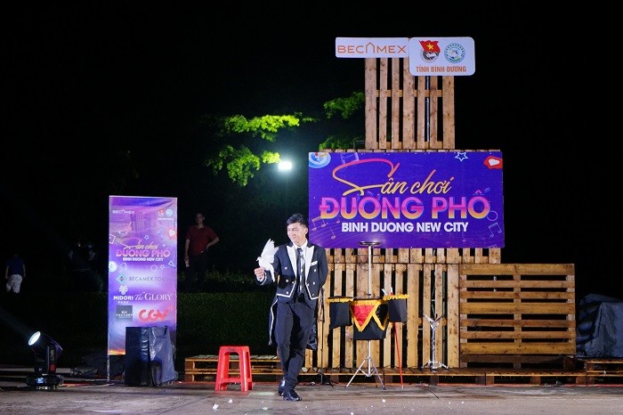 san-choi-duong-pho-tang-qua-5-1656289014.jpg