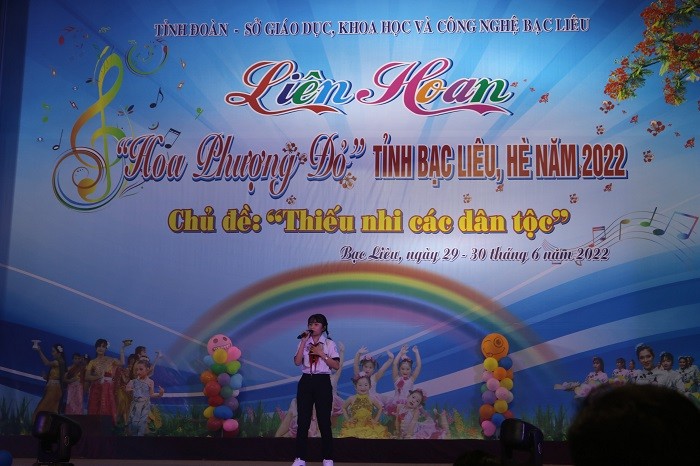 lien-hoan-tieng-hat-1-1656635602.jpg