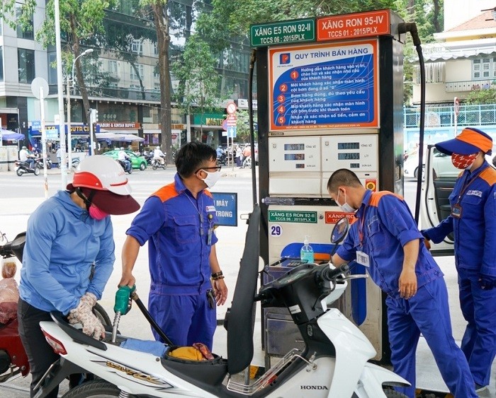 tin-tuc-kinh-te-ngay-125-gia-xang-dau-co-the-tang-cao-nua-1658050633.jpg