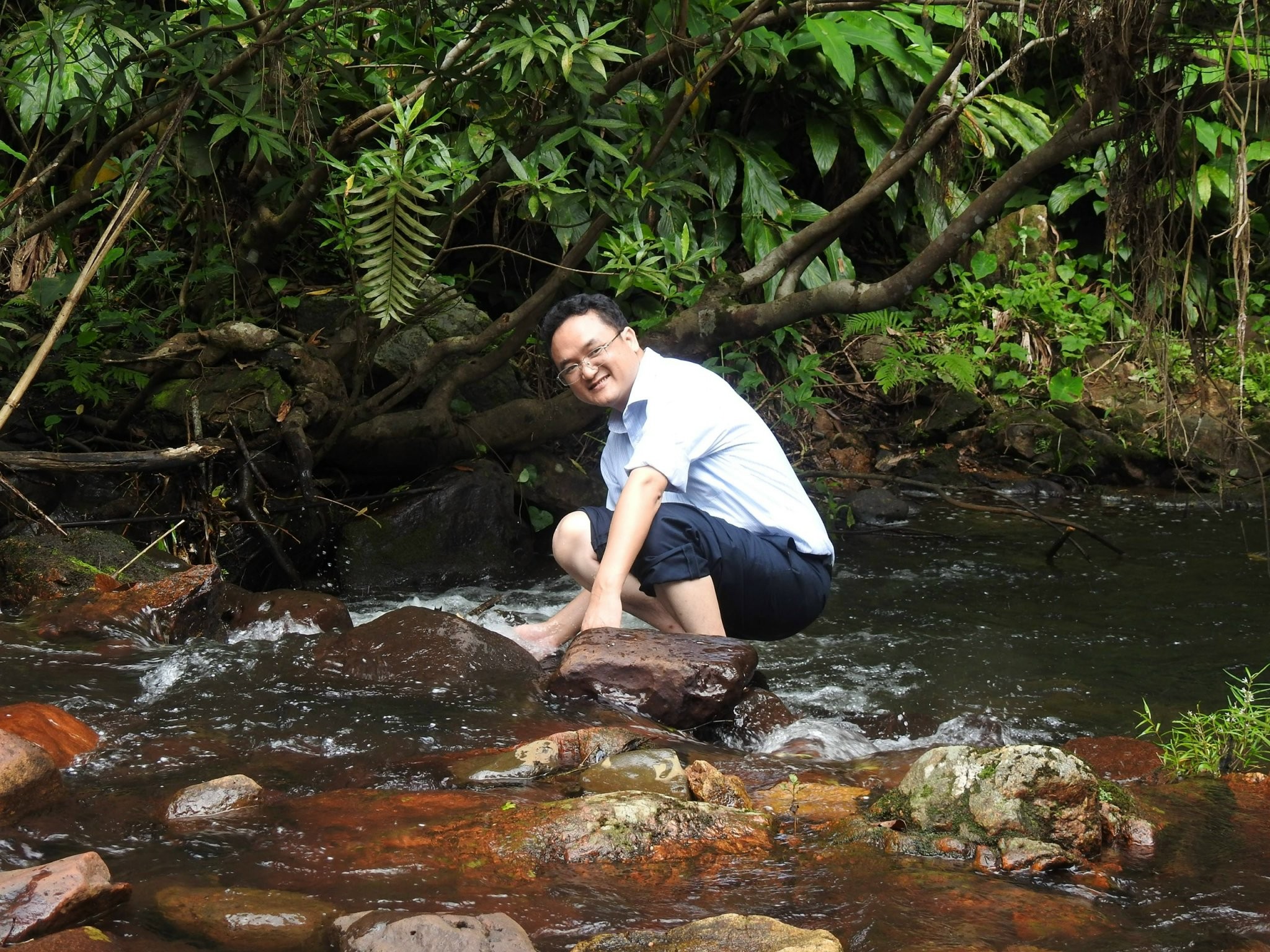 nguyen-dinh-canh-trong-mot-lan-di-tim-cay-thuoc-o-day-nui-ngoc-linh-1660530026.jpg