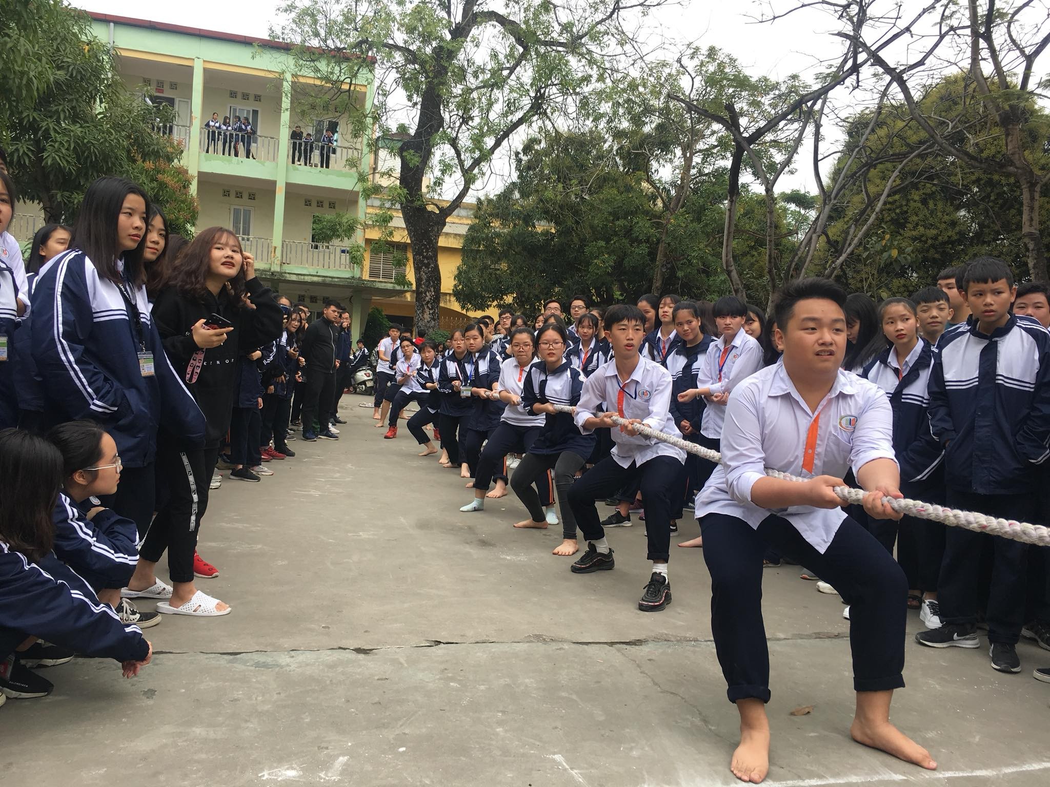 hoc-sinh-hoc-sinh-truong-thpt-le-loi-ha-dong-trong-ngay-hoi-the-thao-1660718726.jpg