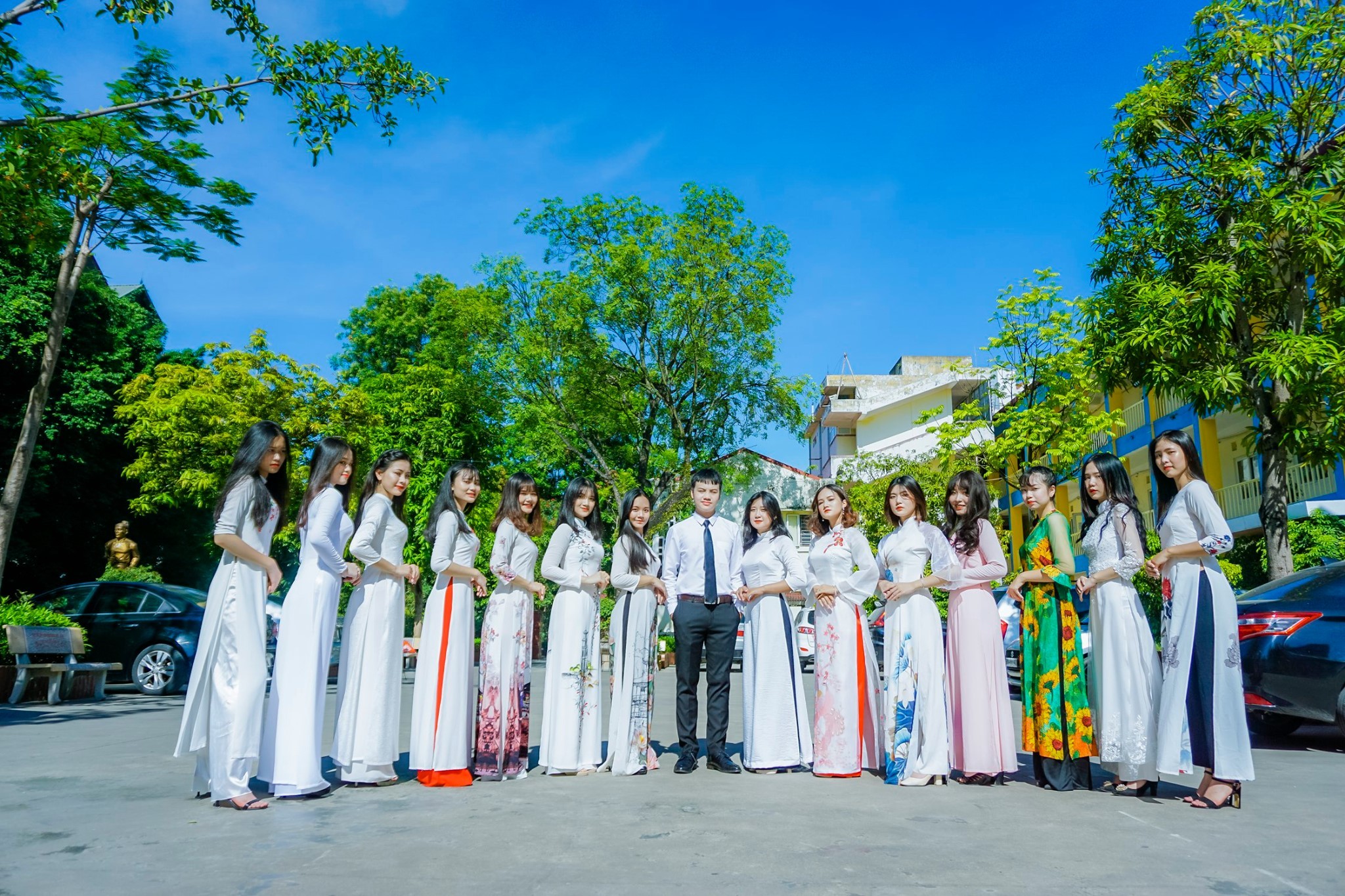 hoc-sinh-truong-thpt-le-loi-ha-dong-tai-san-truong-1660718726.jpg