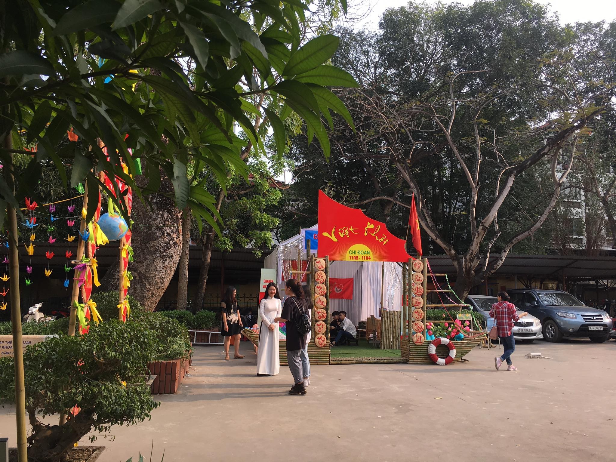 mot-goc-san-hoc-sinh-truong-thpt-le-loi-ha-dong-tai-san-truong-trong-ngay-hoi-cam-trai-1660718726.jpg