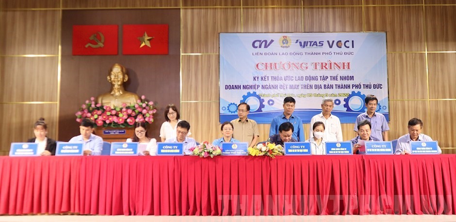 09-09-2022-tp-thu-duc-ky-ket-thoa-uoc-lao-dong-tap-the-nhom-doanh-nghiep-nganh-det-may-nam-2022-4e3d5185-details-1662768219.jpg