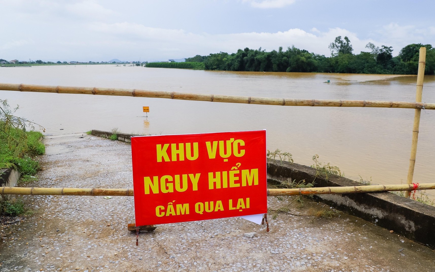 bna-chu-tich-ubnd-tinh-yeu-cau-dia-phuong-cat-cu-luc-luong-khong-de-nguoi-dan-di-chuyen-vao-vung-nguy-hiem-1034-1664631626.jpg