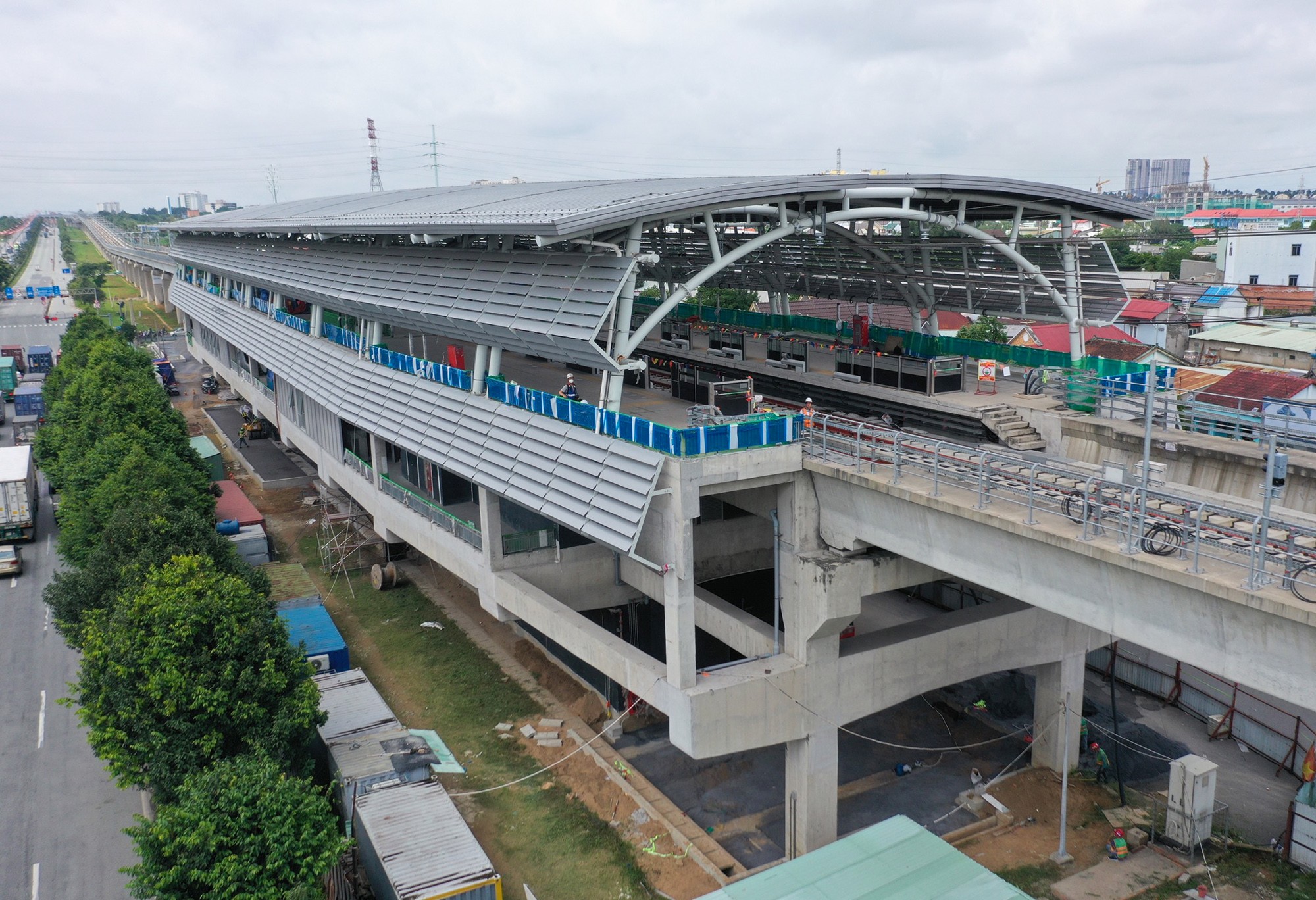 hinh-anh-moi-nhat-ve-ga-tren-cao-tuyen-metro-so-1-dat-99-tien-do-3-1664390321-30-width2000height1368-1665536046.jpg