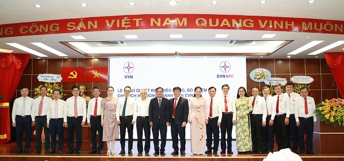 dai-bieu-chup-anh-luu-niem-1669091242.jpg