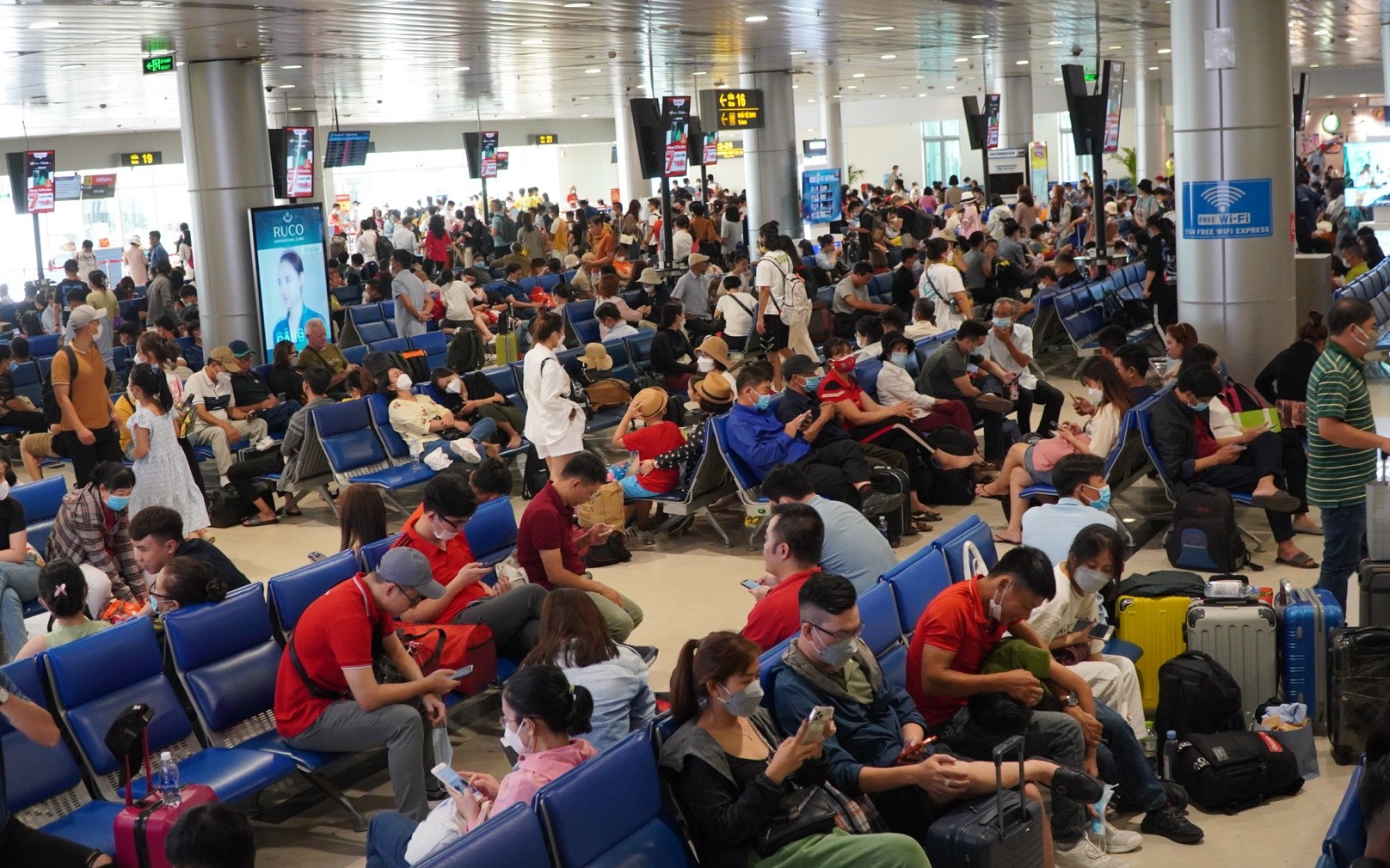tan-son-nhat-he-22-1659090249518833609529-70-0-1080-1616-crop-16706605522911940771187-1670742729.jpg