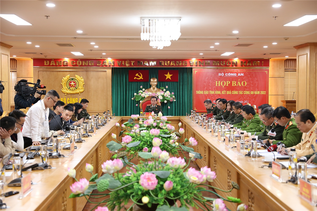 hop-bao-bo-cong-an-1671520541.jpg