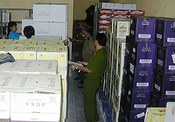cua-hang-mien-thue-cang-sai-gon-nam-2004-1672216217.jpg