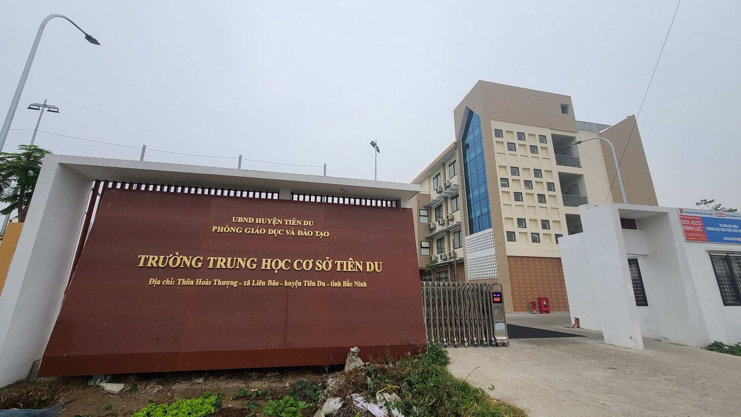 khanh-thanh-truong-thcs-trong-diem-tien-du-1672205614.jpg
