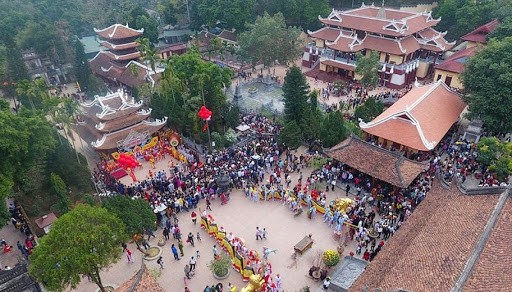 le-hoi-chua-huong-2023-doi-moi-voi-hinh-thuc-ban-ve-dien-tu-20230117203057-1674020667.jpg