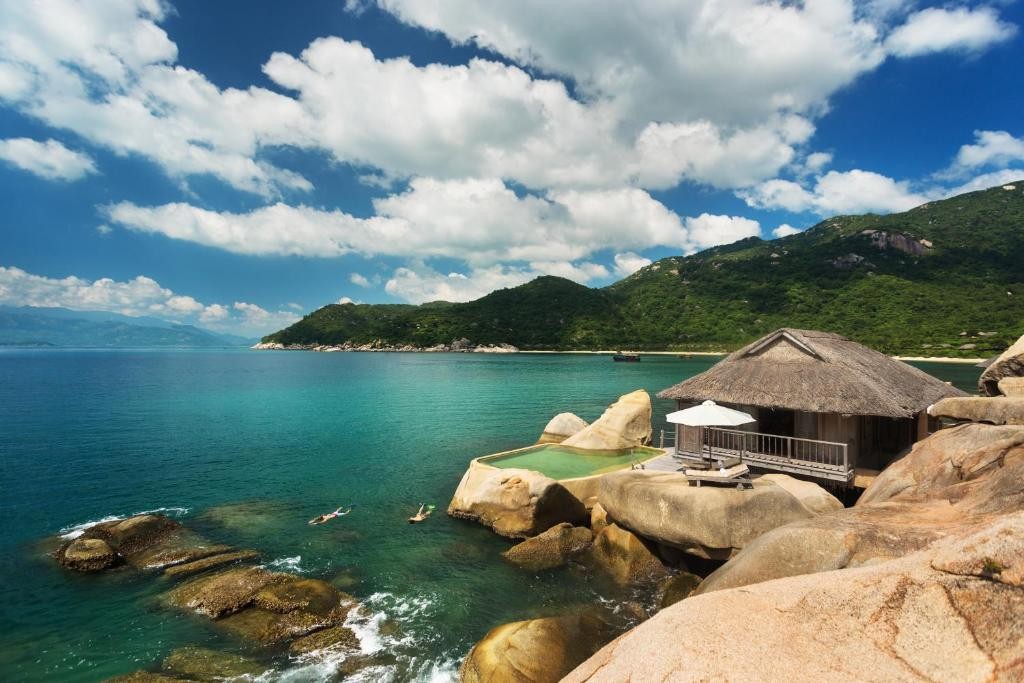 ninh-van-bay-1676089542.jpg