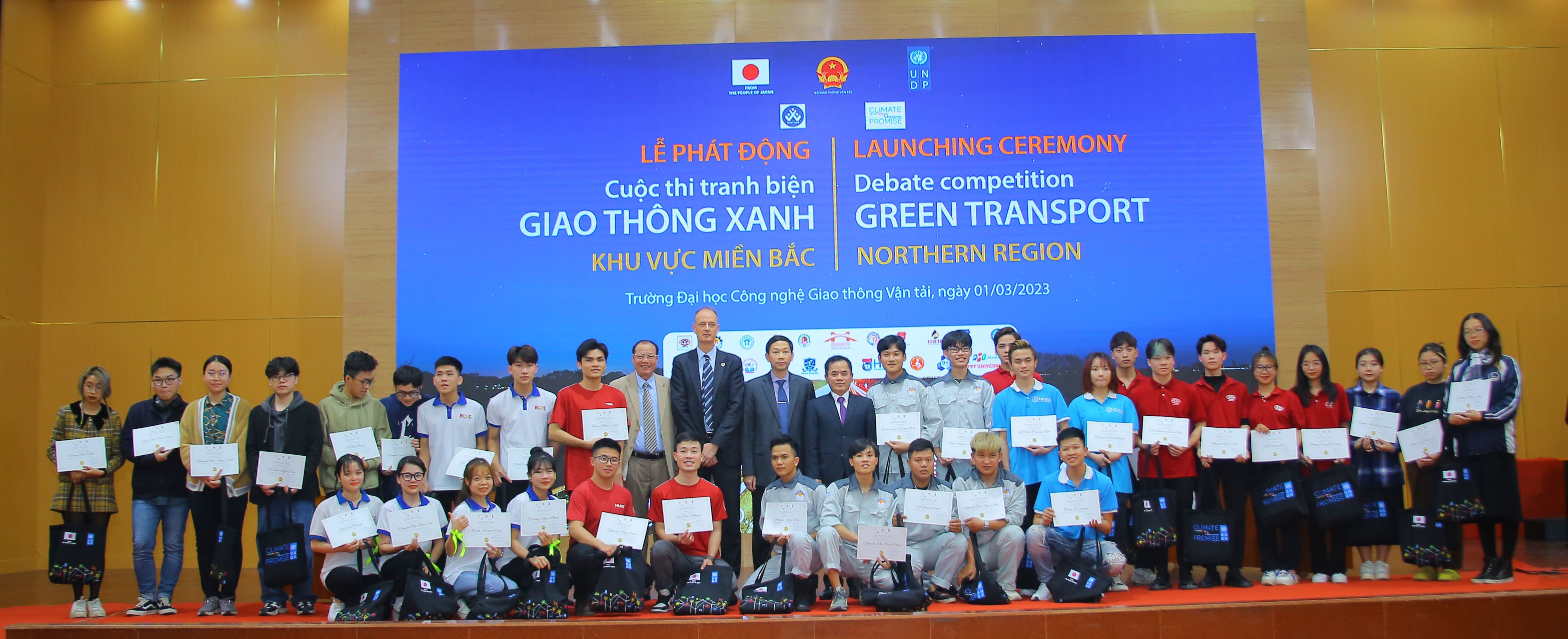 1btc-tang-chung-nhan-tham-gia-cuoc-thi-cho-cac-thi-sinh-1677725300.jpg