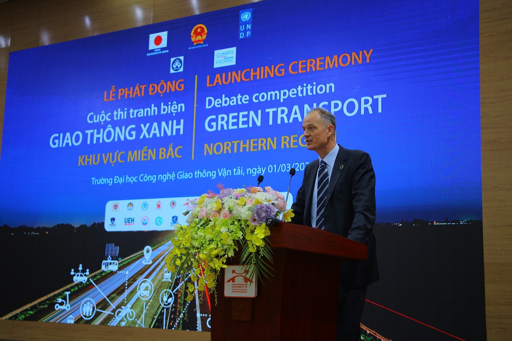 2-ong-patrick-haverman-pho-truong-dai-dien-cua-undp-phat-bieu-khai-mac-1-1677725332.jpeg