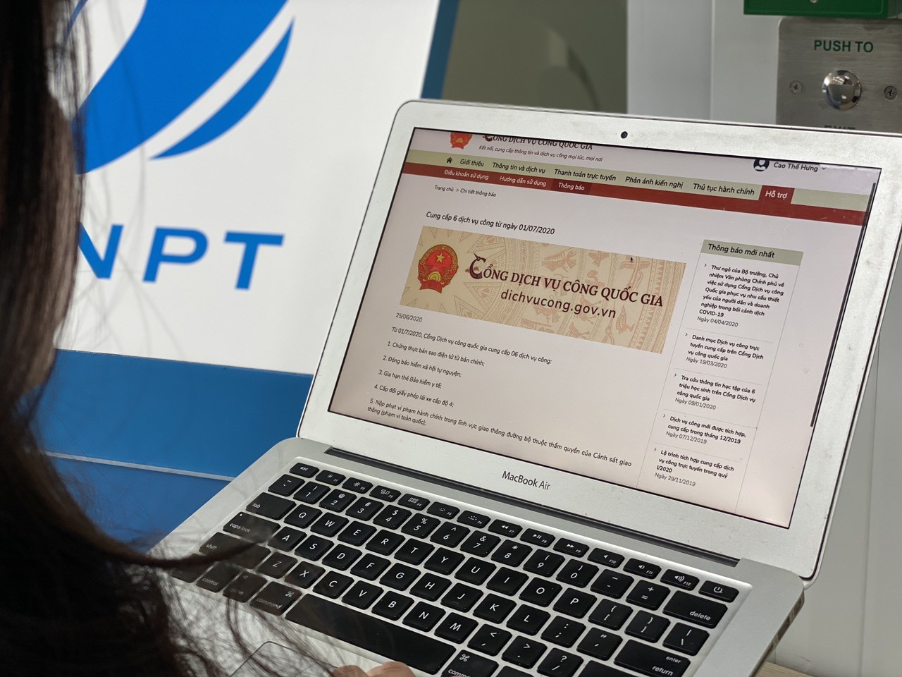 nop-le-phi-truoc-ba-va-nop-to-khai-dang-ky-o-to-truc-tuyen-nho-dich-vu-cong-so-999-1680596049.jpg