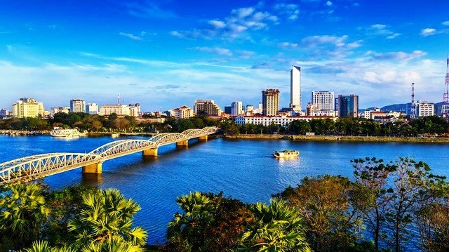 2-thua-thien-hue-luu-giu-gan-nhu-nguyen-ven-tong-the-kien-truc-cua-mot-kinh-do-voi-nhung-gia-tri-di-san-vat-the-va-phi-vat-the-vo-gia-voi-7-di-san-vat-the-1681444293.jpg