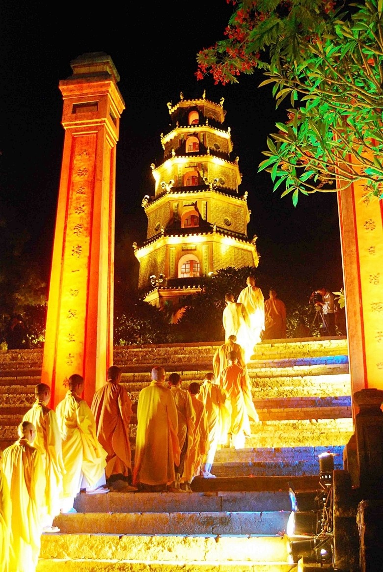 7-chua-thien-mu-mot-trong-nhung-diem-du-lich-tam-linh-noi-tieng-tai-hue-1681444600.jpg