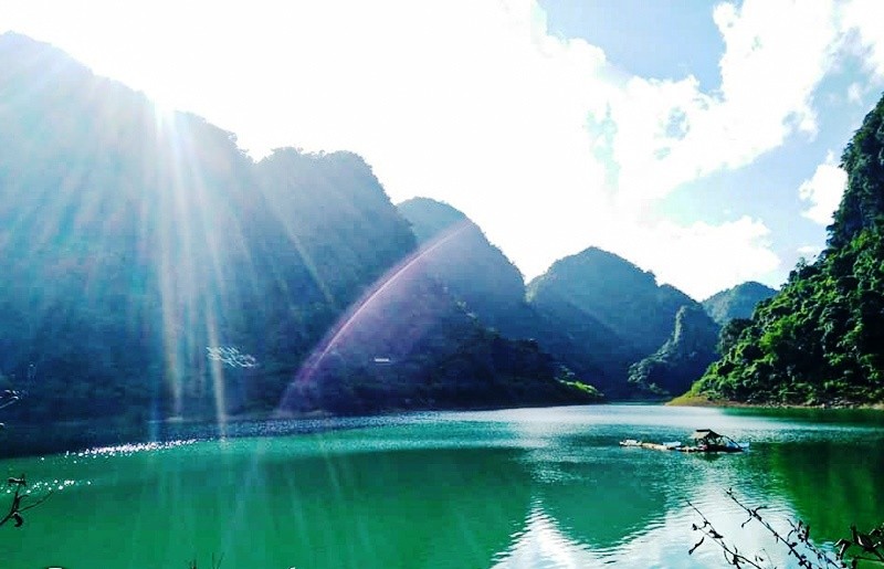 ho-thang-hen-thac-ban-gioc-cao-bang-viet-nam-kynghidongduongvn-07-1681569634.jpg