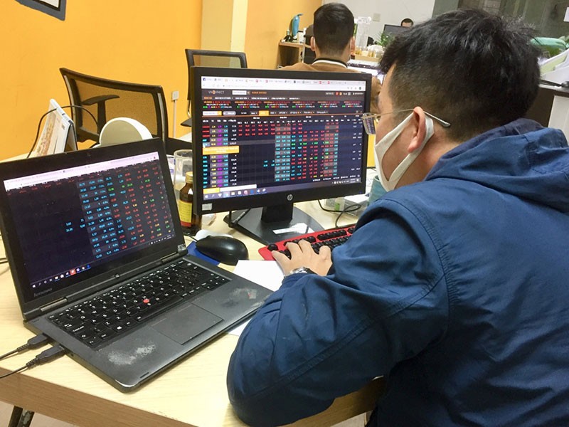 chung-khoan-mua-sell-in-may1588705259-1686096187.jpeg