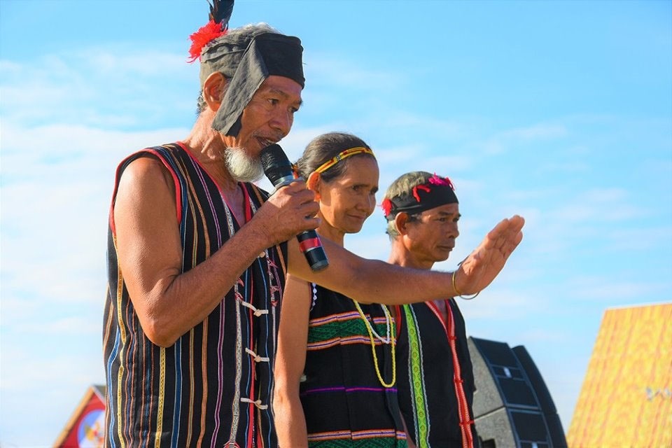 bieu-dien-dan-ca-mnong-1688371552.jpg
