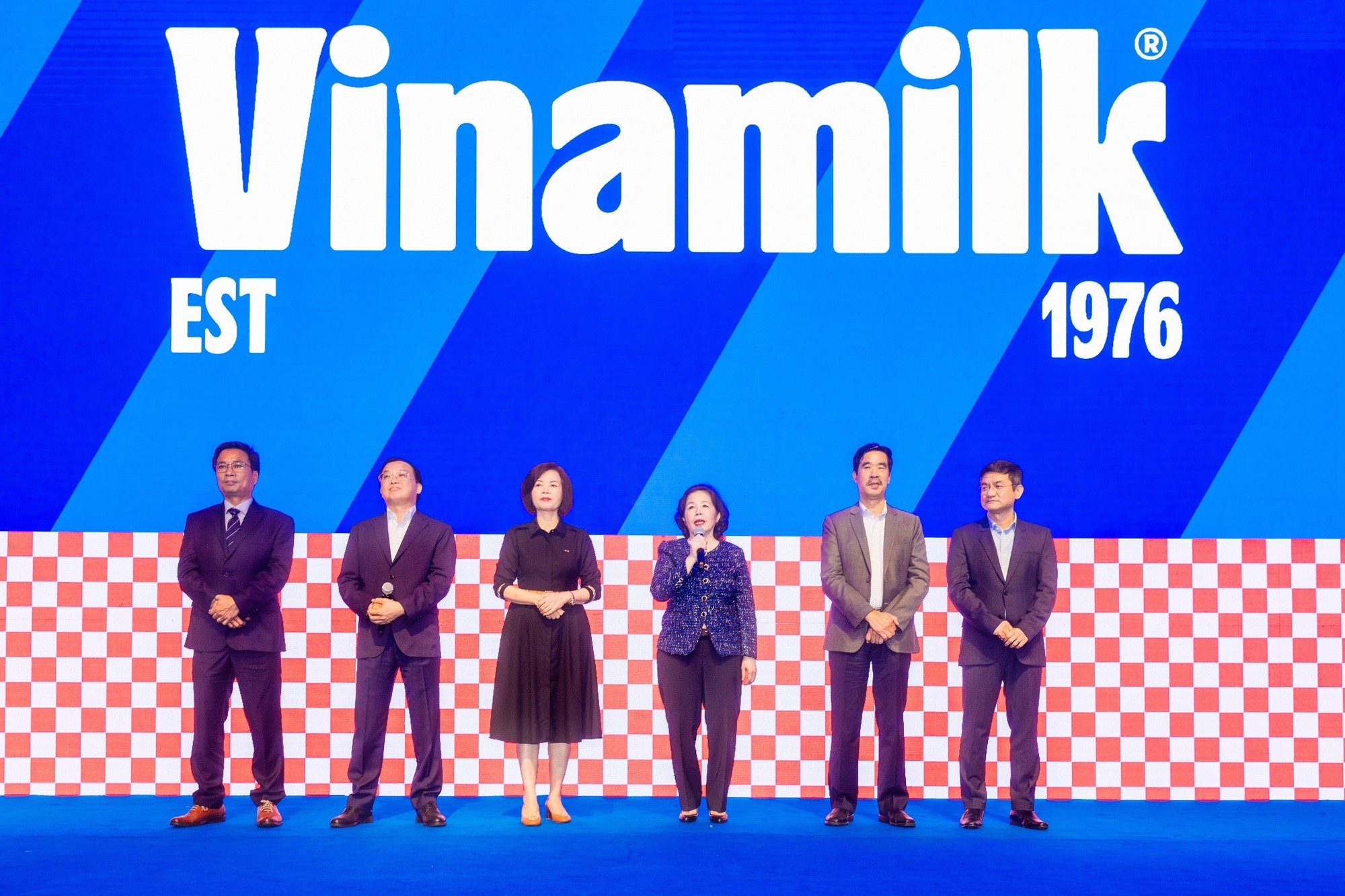 logo-moi-cua-vinamilk-16886548364911881614545-1688698111.jpeg