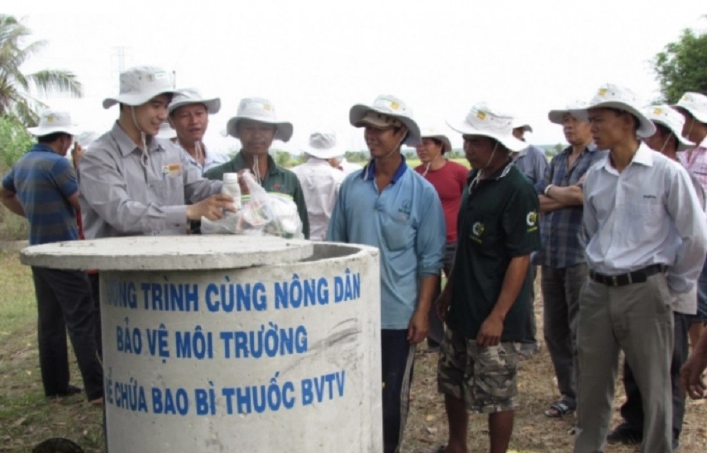 thu-gom-bao-bi-thuoc-bao-ve-thuc-vat-1690727056.jpg