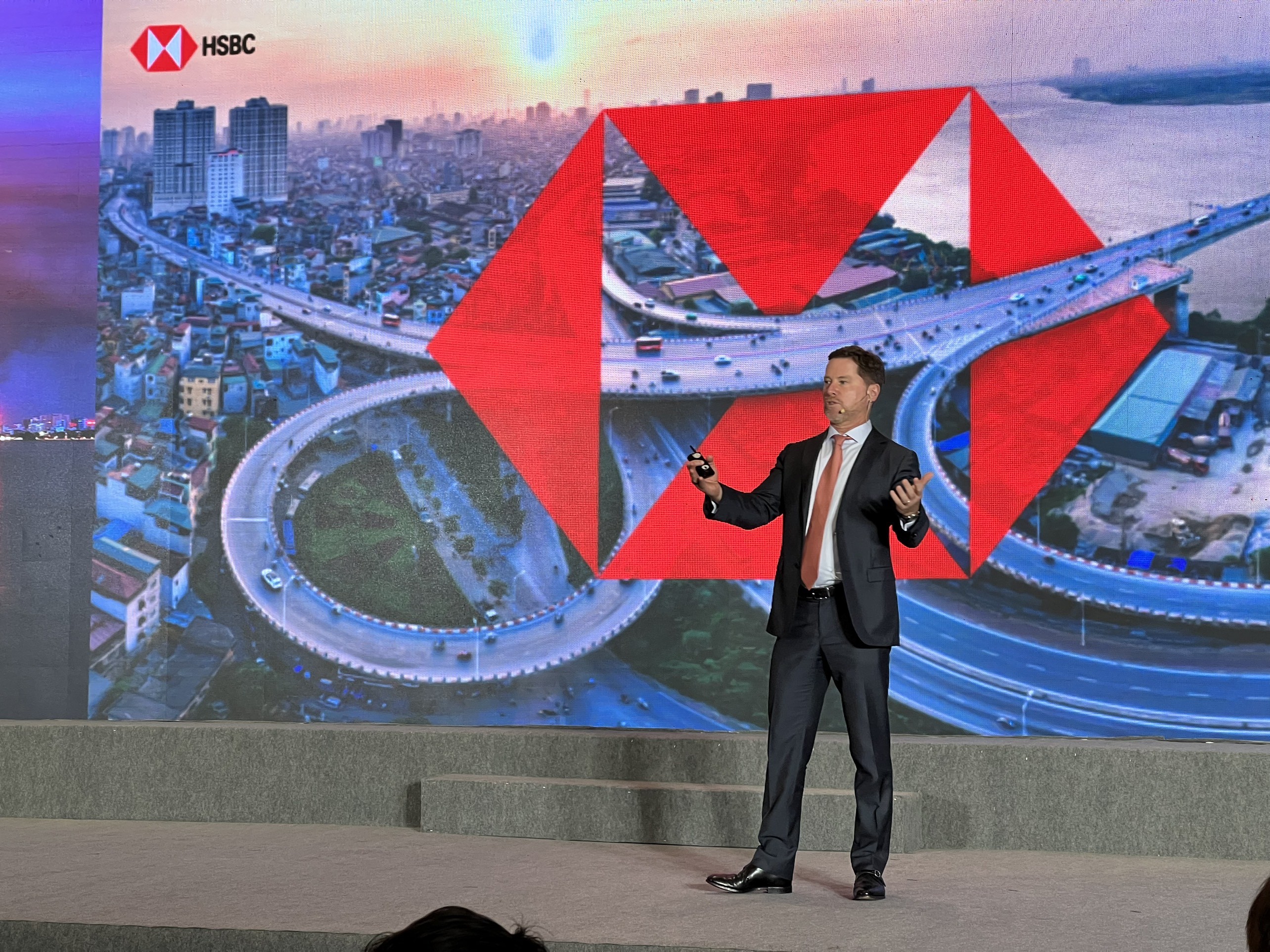 1010hsbc-1696981094.jpg