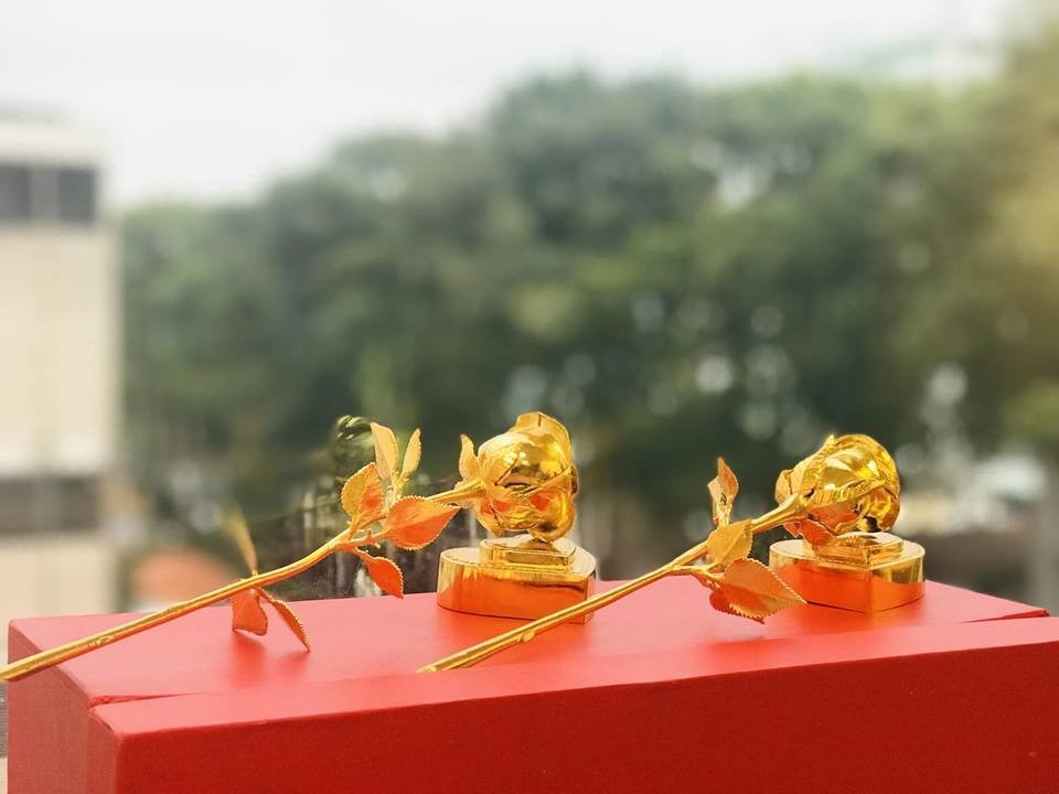 bong-hoa-hong-ma-vang-golden-gift-viet-nam-1697710809.jpg