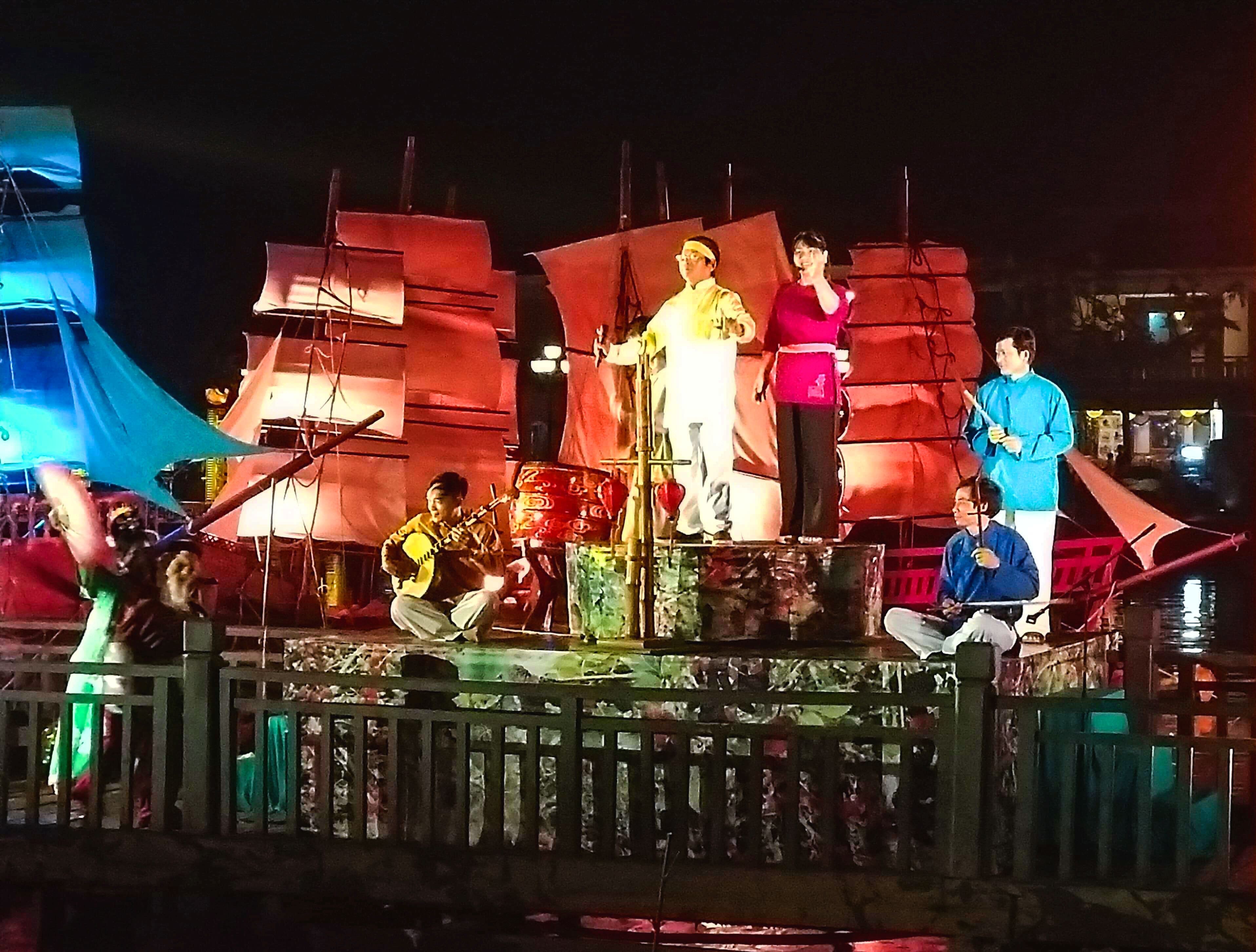 h2-nnut-luong-dang-hat-bai-choi-vo-pho-xua-tinh-nguoi-1698729460.jpg