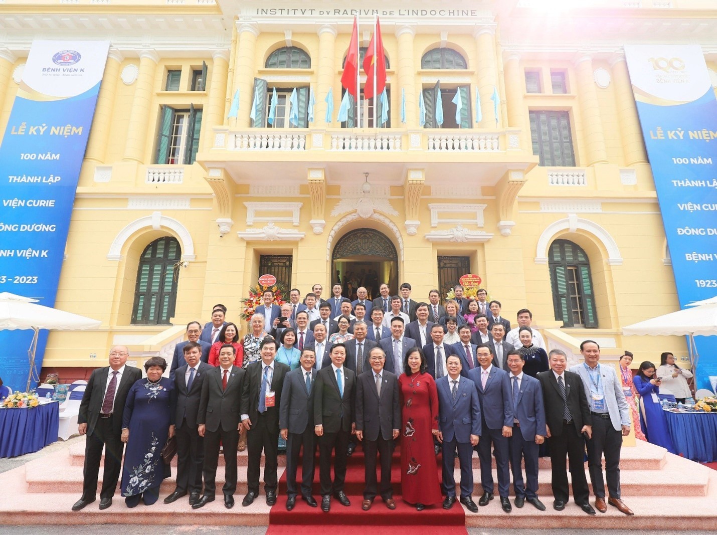 anh-2-pho-thu-tuong-tran-hong-ha-va-cac-dai-bieu-1699612373.jpg