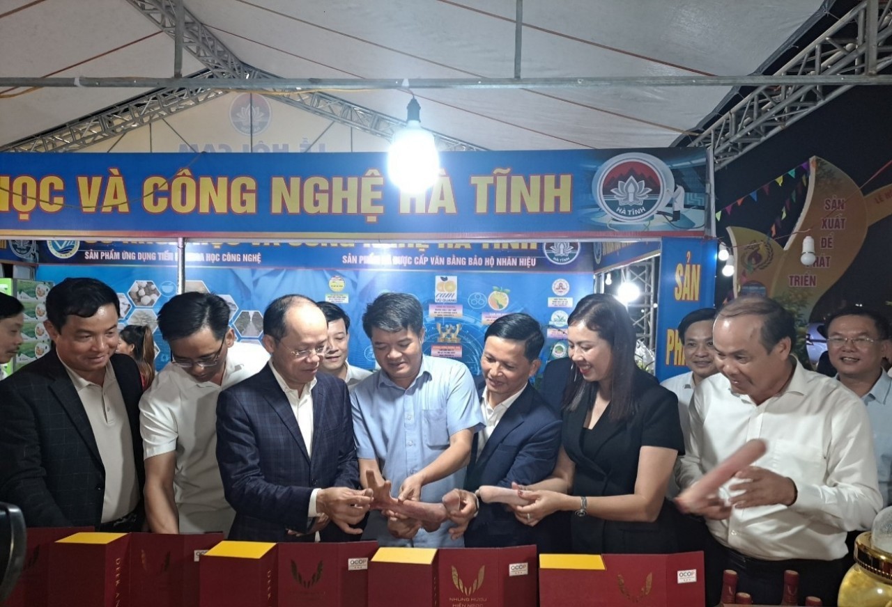 nhung-hieu-1700869385.jpg