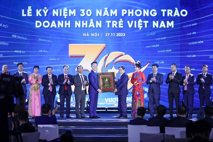 thu-tuong-tang-phu-dieu-cho-hoi-doanh-nhan-tre-vn-1701097517.jpg