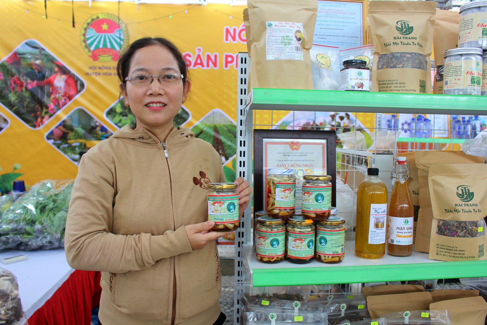 da-nang-ron-rang-phien-cho-nong-san-va-san-pham-ocop-2023-3-1702086537.JPG