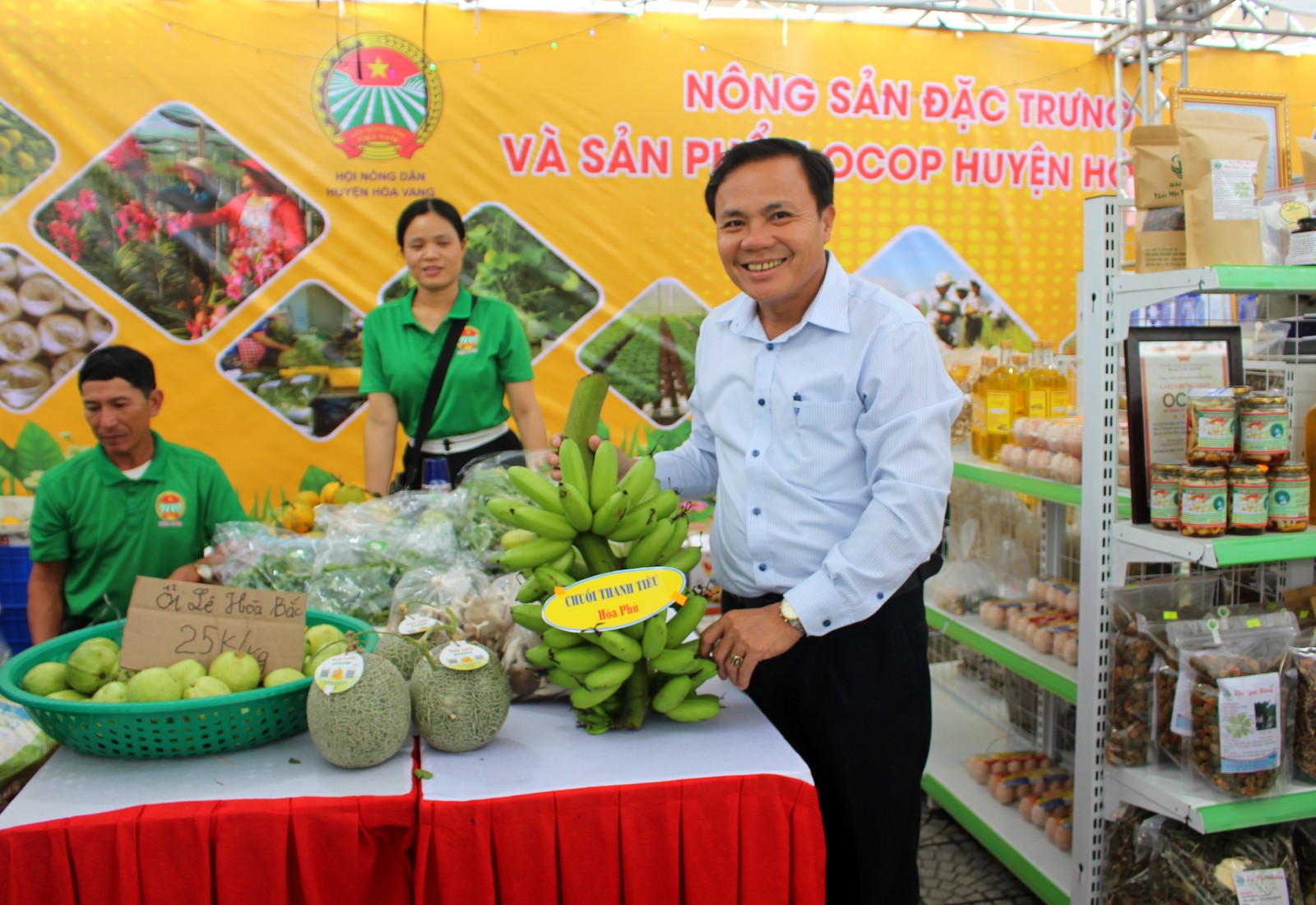da-nang-ron-rang-phien-cho-nong-san-va-san-pham-ocop-2023-4-1702086435.JPG